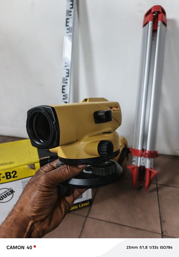 Topcon AT-B2 Automatic Level with Tripod and Levelling  Staff