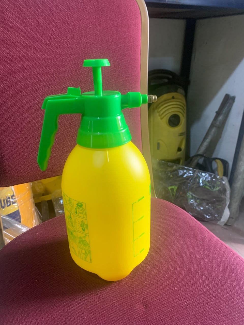 Hand-Held 2-Litre Pressure Sprayer